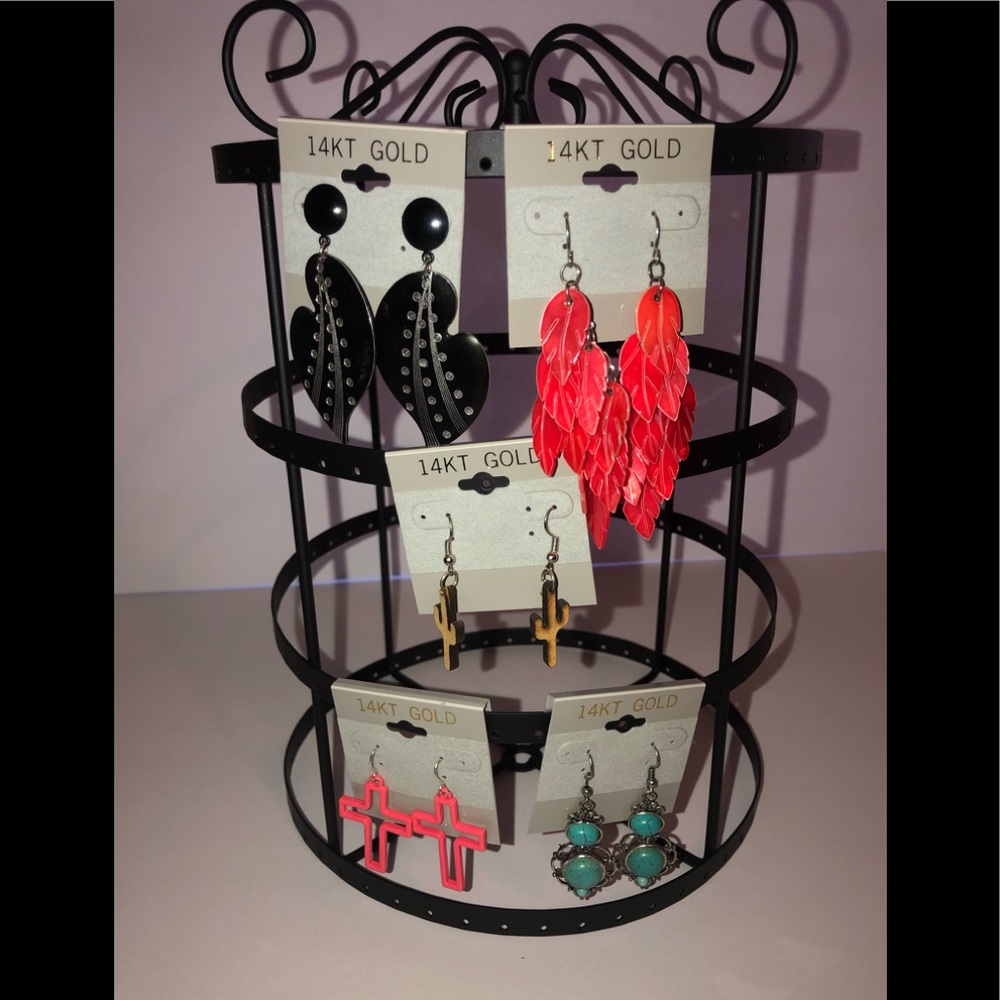 5 pairs of fashion Earrings- EUC - Picture 1 of 8